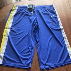 NWT Nike Women’s Crop